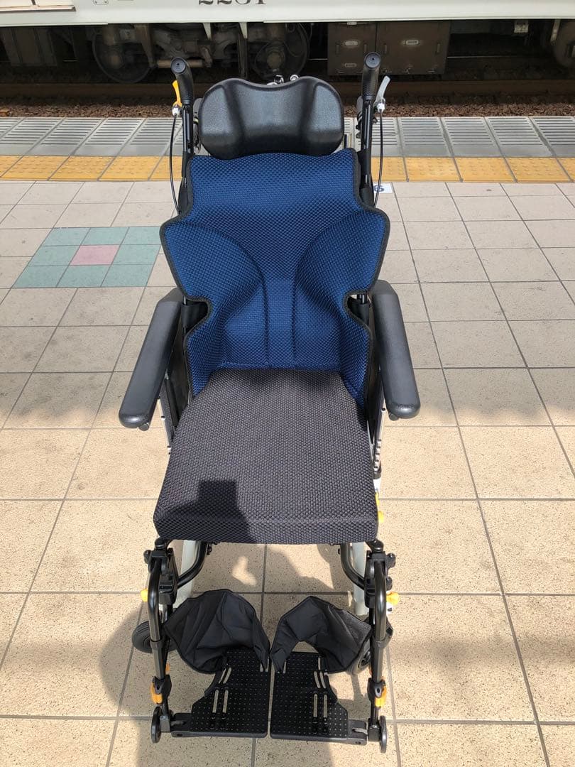 超スリム＆コンパクトリクライニング車椅子マイチルトシリーズ。MH-CR2