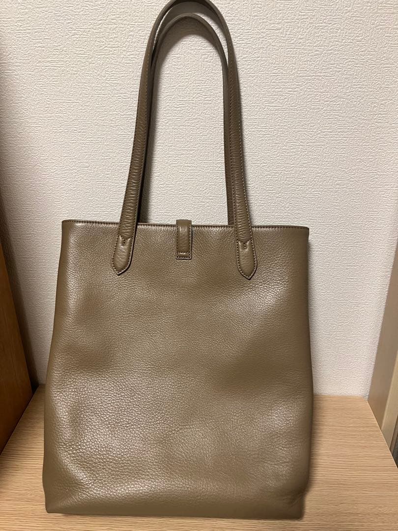 【美品】ペッレモルビダ　スリムトートバッグ　トープ