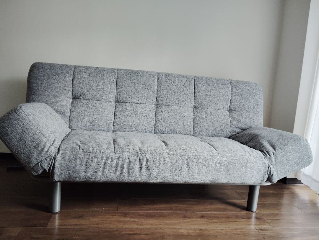 グレーのリクライニング2人掛けソファ