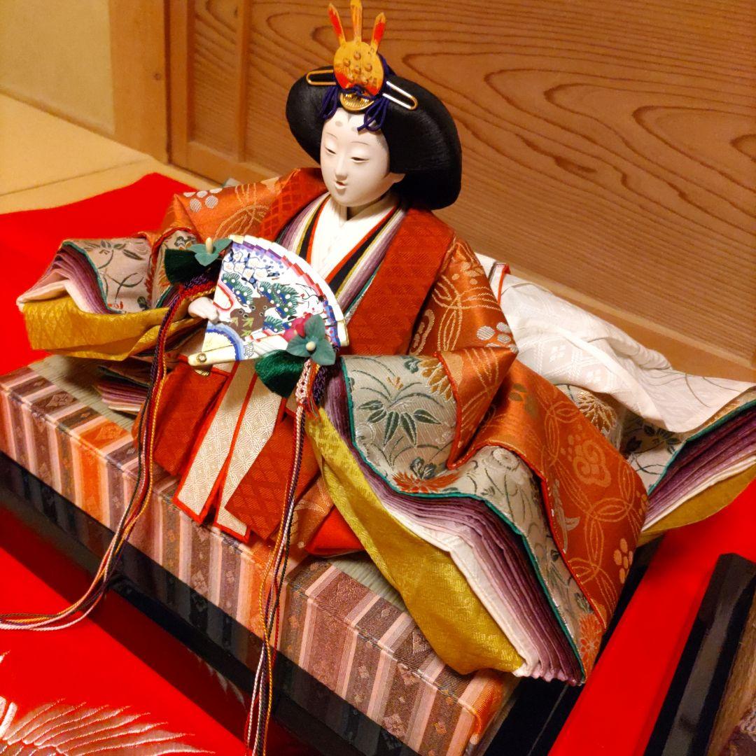 慶雲作　京雛　親王揃い　正絹本仕立十二単衣　台座・毛氈付