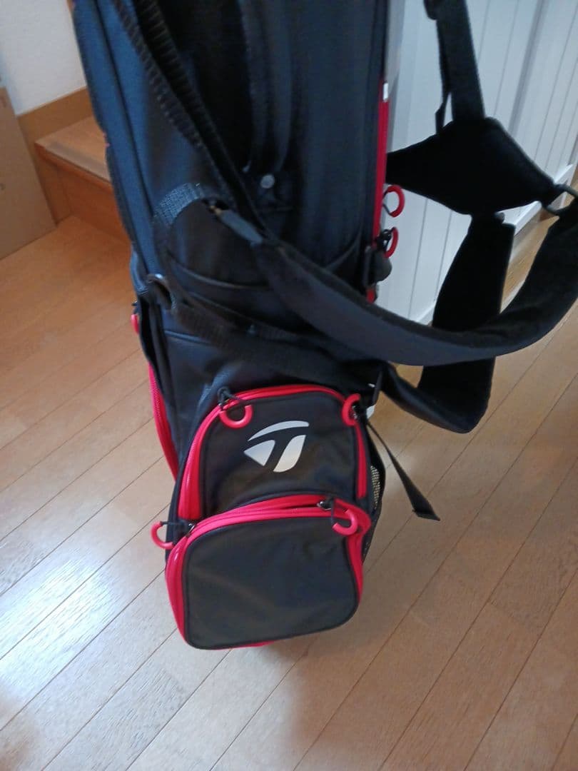 TaylorMade 　キャディバッグ 黒/赤