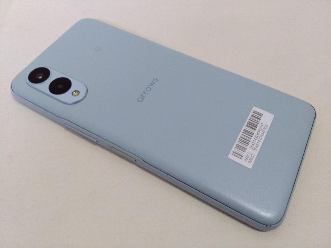 arrows スマートフォン F-52E ライトブルー