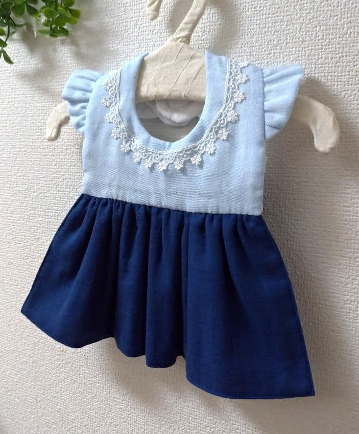 【送料無料】小花刺繍のエプロン風ワンピーススタイ