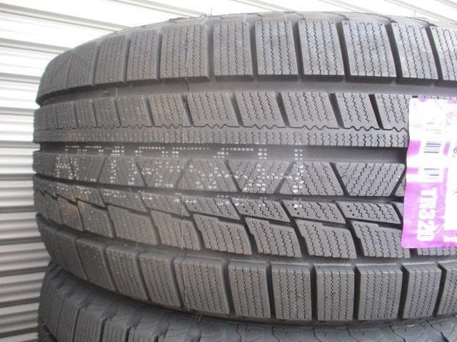 送料込み☆新品スタッドレス 235/45R18☆4本 カムリ