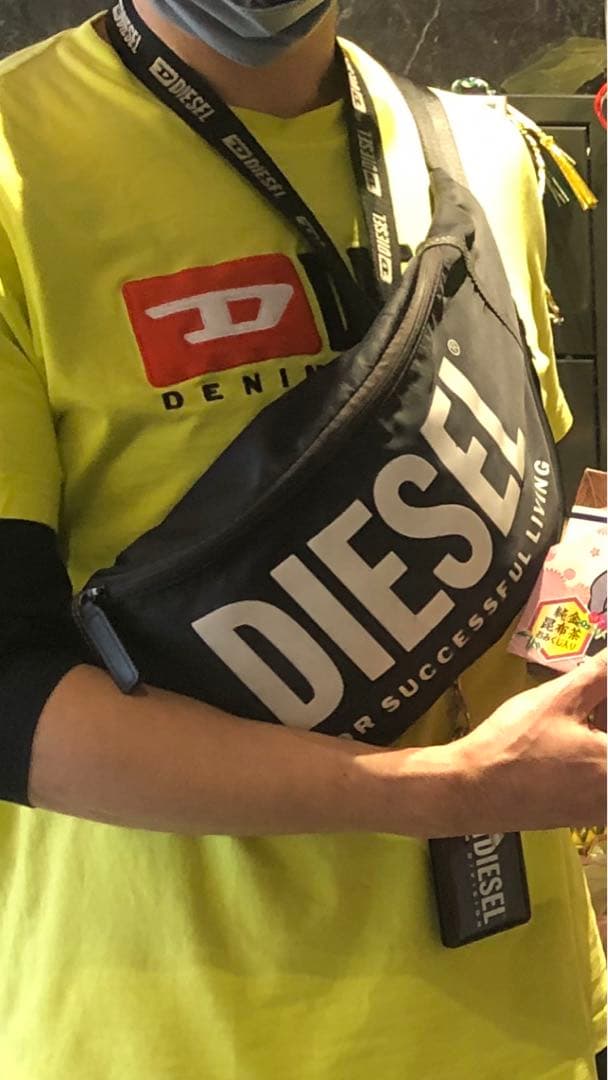 新品未使用DIESEL ネオンイエロー ボディバッグ