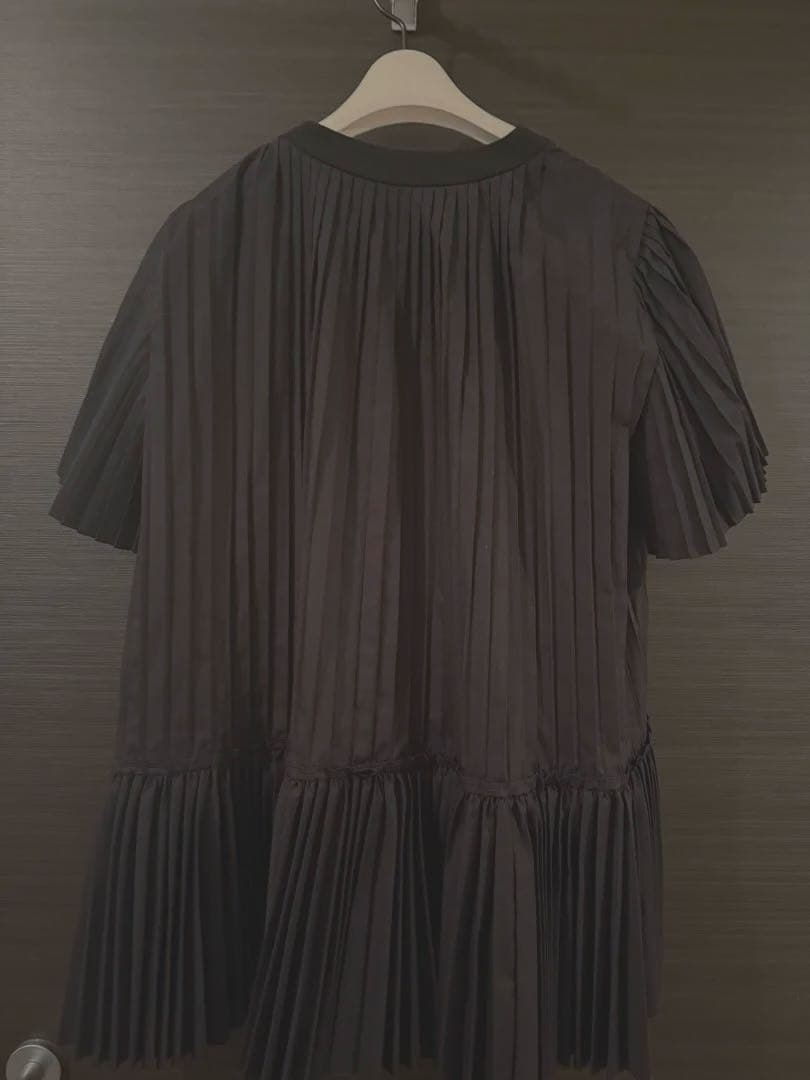 sacai 黒 プリーツシャツ 半袖