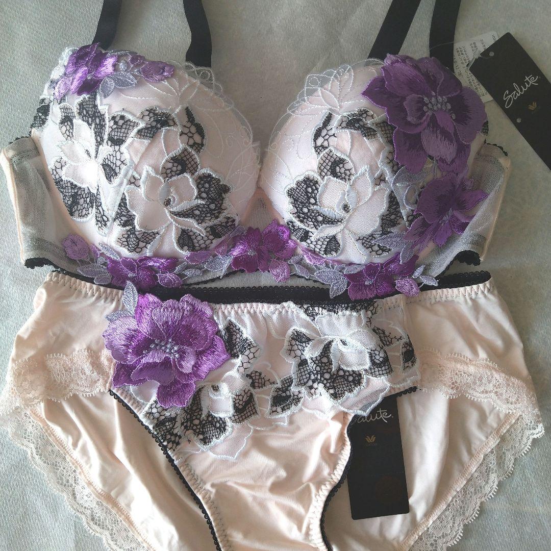 【本日限りお値下】匿名配送【新品タグ付き サルート22グループ　ブラ＆ショーツ】