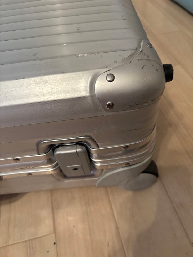 RIMOWAリモワ★人気❗️シルバー スーツケースキャリーケース★使用回数は少ない