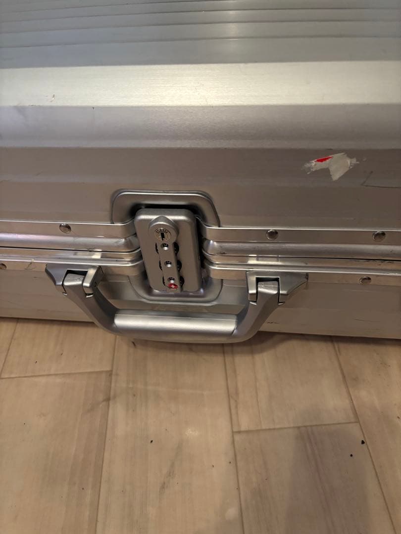 RIMOWAリモワ★人気❗️シルバー スーツケースキャリーケース★使用回数は少ない