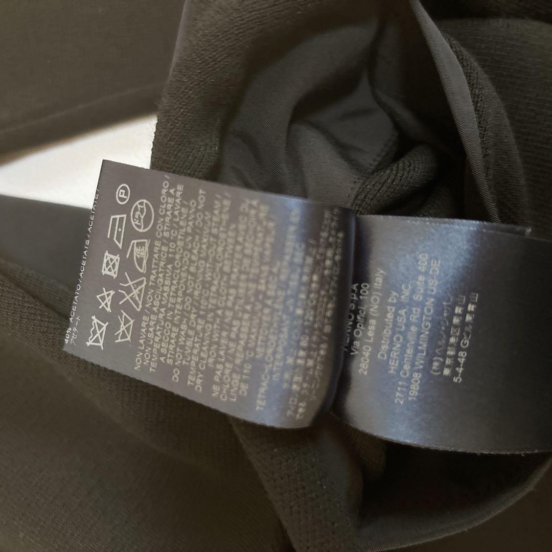 美品☆HERNO ヘルノ ノーカラーコート 異素材切替 ロゴプレート付き