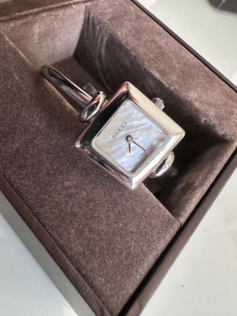 GUCCI 1900 L 腕時計 バングルウォッチ グッチ