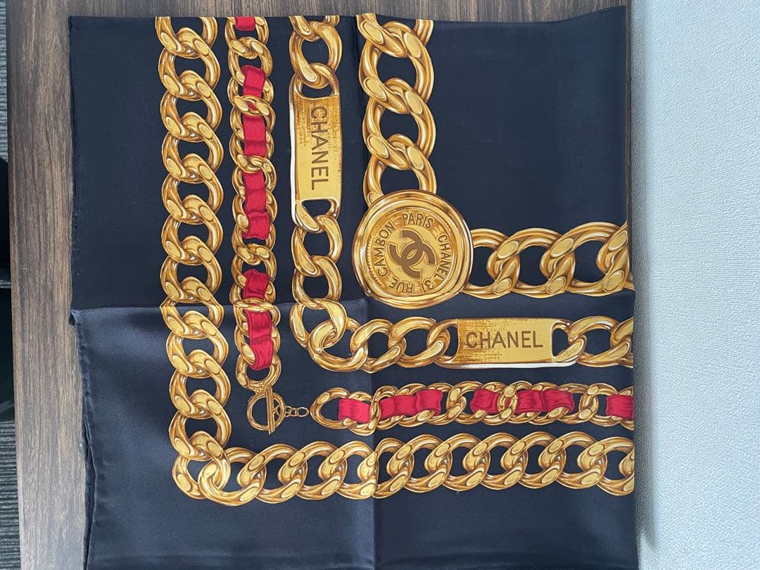 CHANEL シルクスカーフ チェーンデザイン
