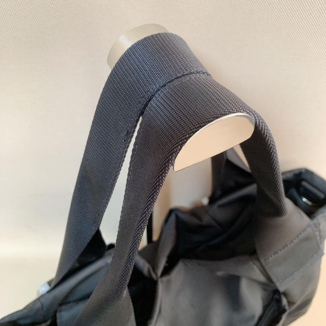 イアパピヨネ ショルダー付き 樹脂パーツトートバッグ ダルメシアン柄 M 黒