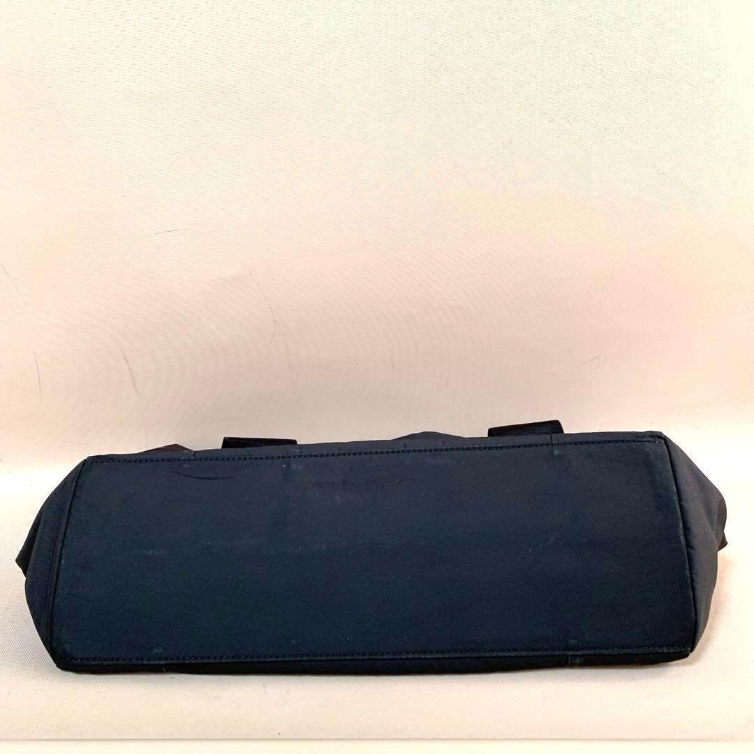 イアパピヨネ ショルダー付き 樹脂パーツトートバッグ ダルメシアン柄 M 黒