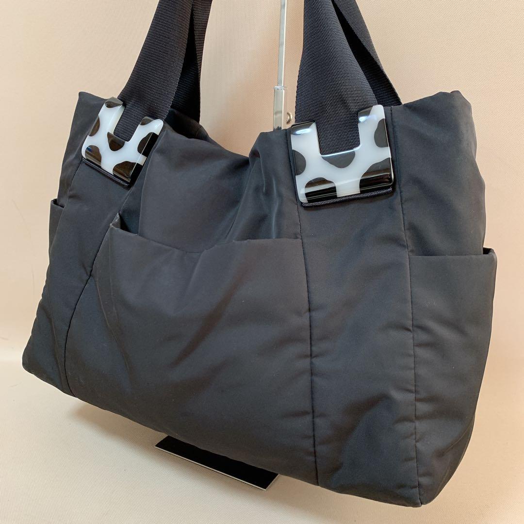 イアパピヨネ ショルダー付き 樹脂パーツトートバッグ ダルメシアン柄 M 黒