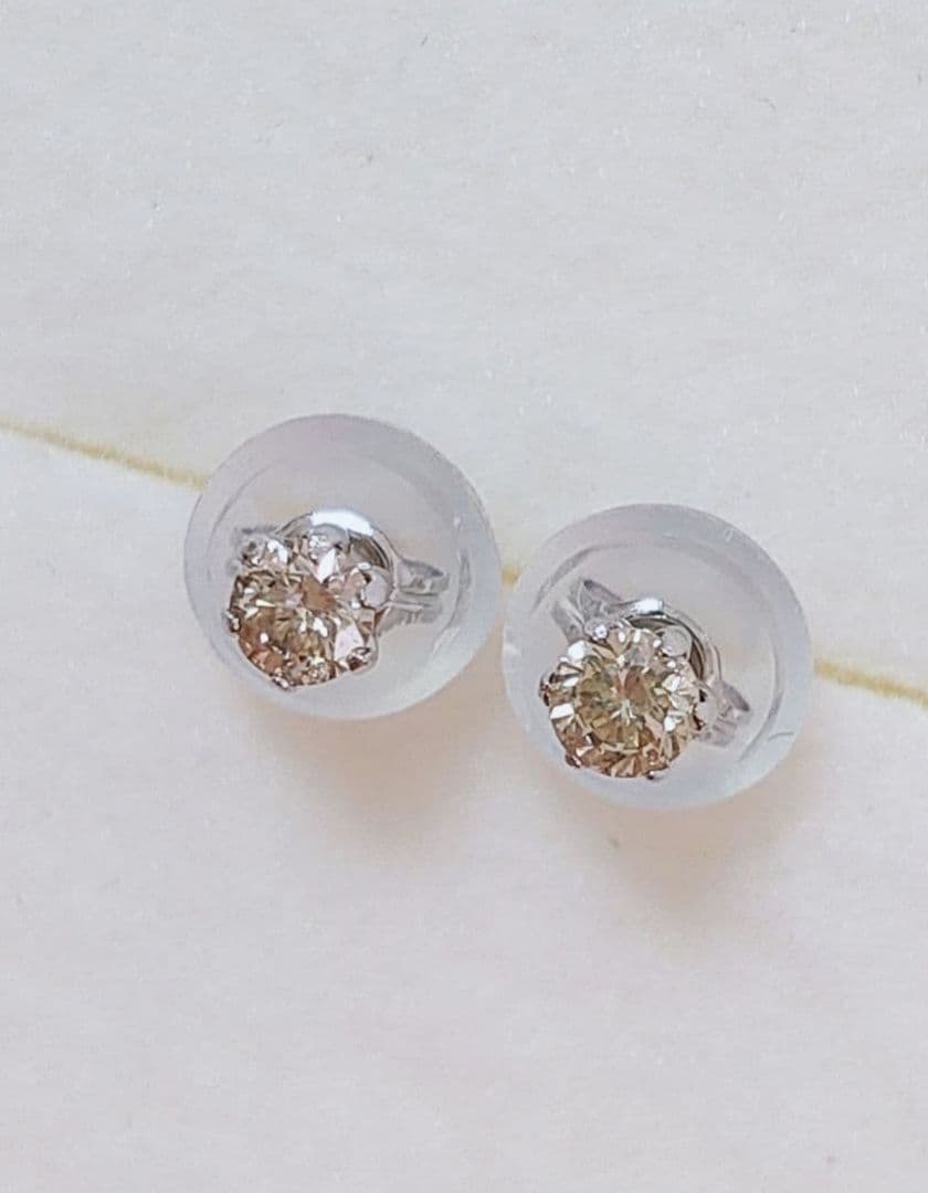 新入荷 未使用品 pt900 天然ブラウンダイヤモンド ピアス