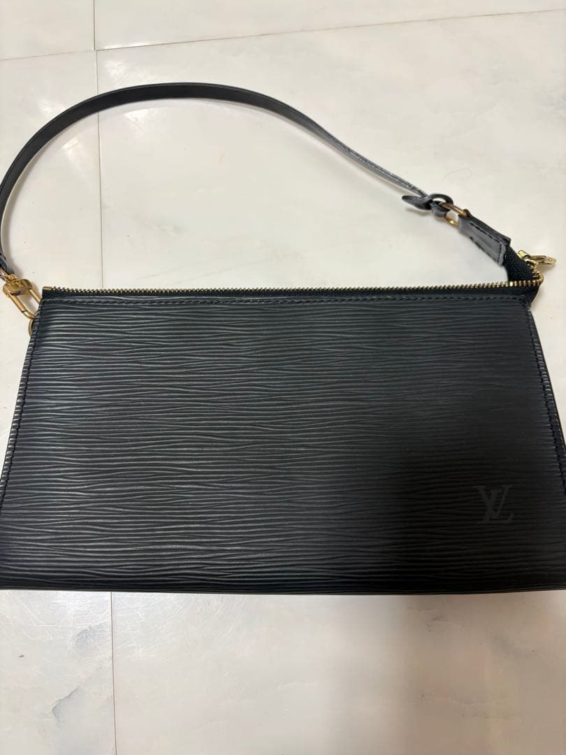 ⭐︎Louis Vuitton エピレザー ブラックポーチ⭐︎