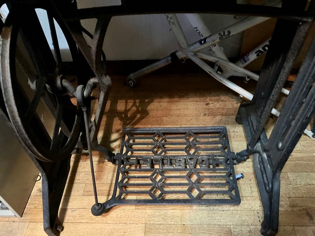 ミシン台　テーブルの脚用　アンティーク　引取り