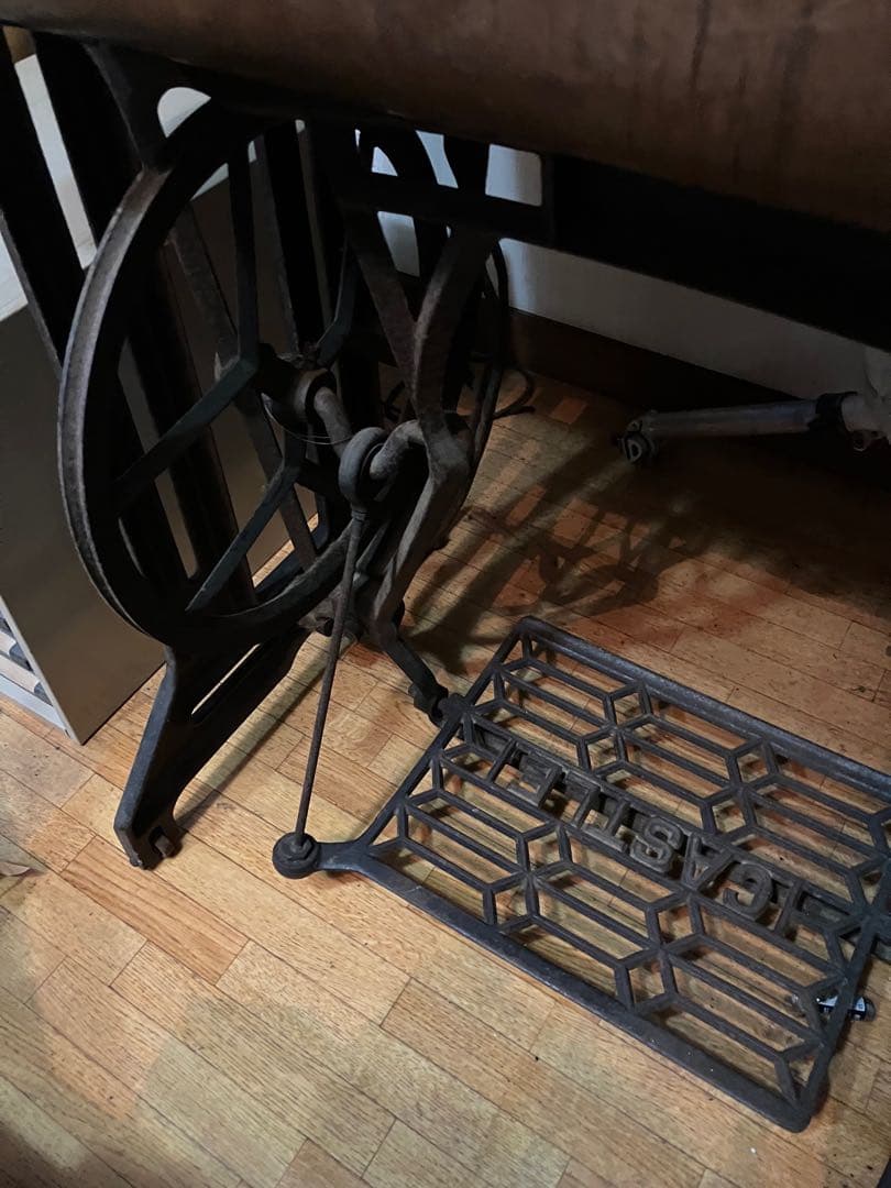 ミシン台　テーブルの脚用　アンティーク　引取り