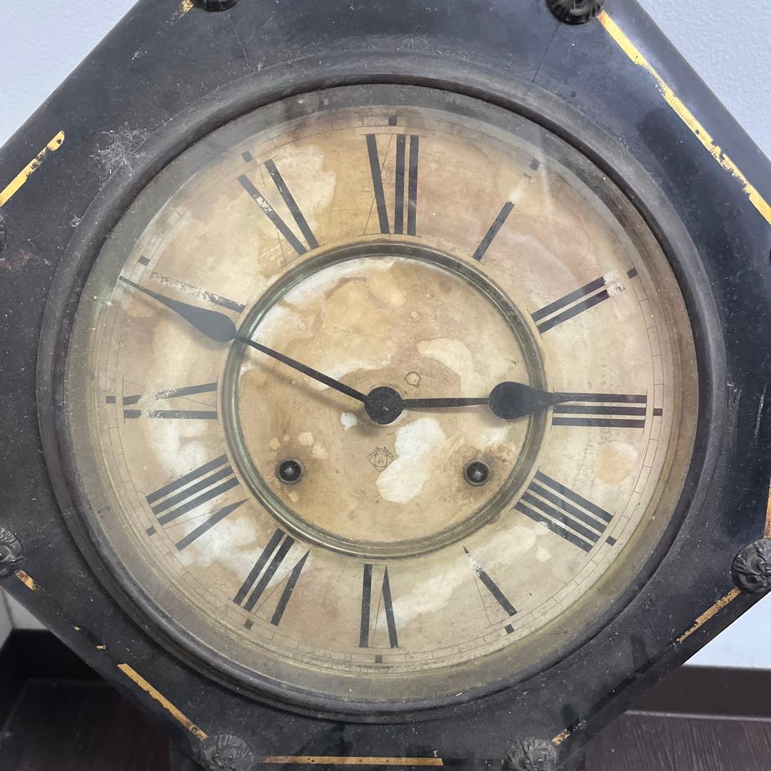 八角形の木製掛時計