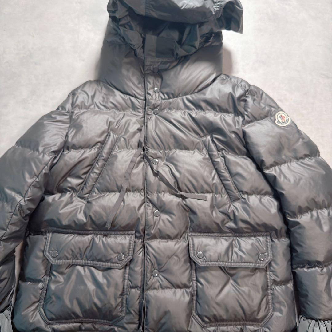 MONCLER モンクレール ダウンジャケット ワッペン フリル グレー フード