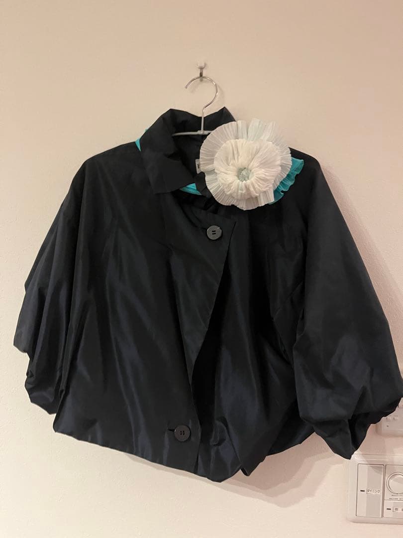 プリーツプリーズ ISSEY MIYAKEフリル付お花のストール 白✖️グリーン