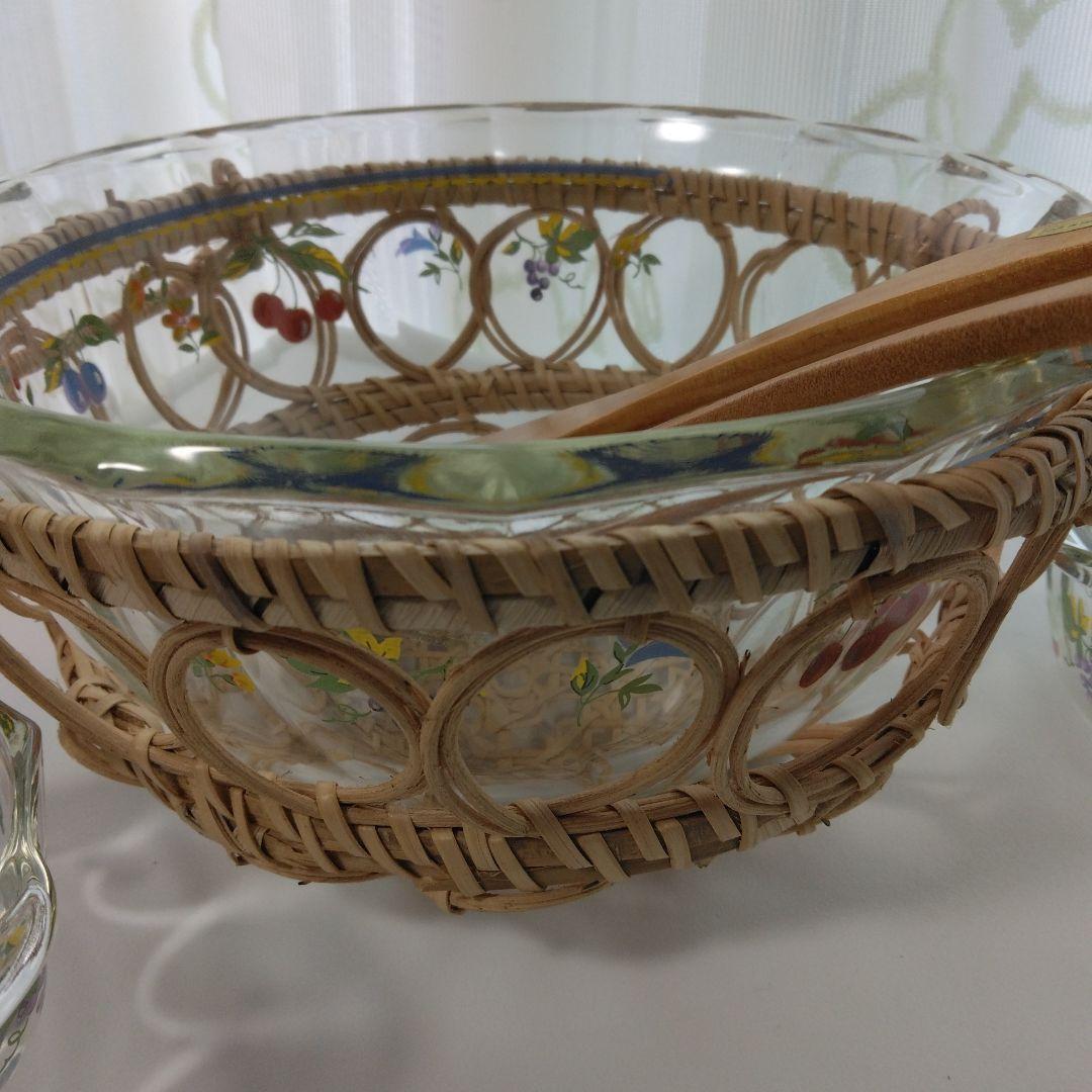 【PYREX パイレックス】耐熱ガラスボールとラタンのバスケット