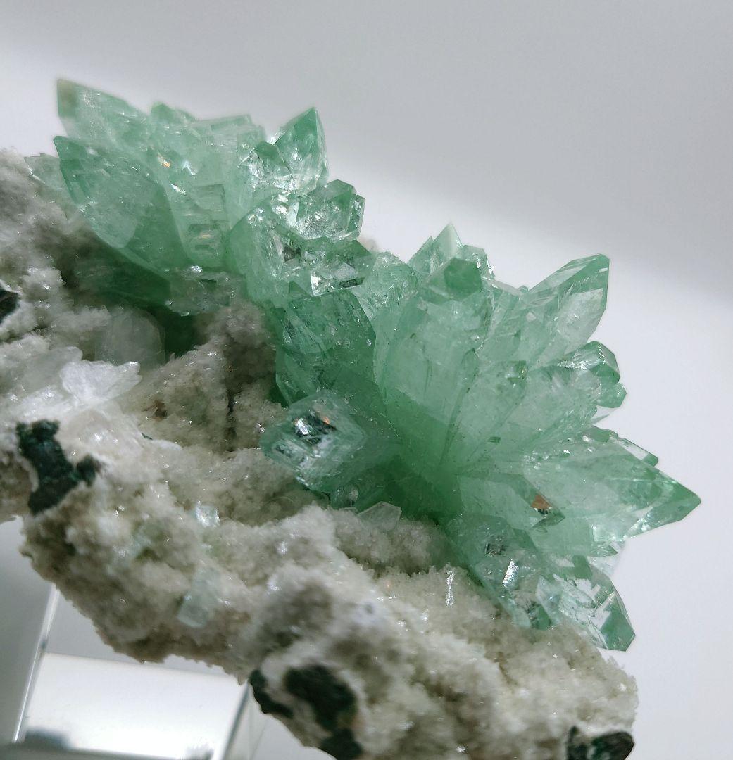 アポフィライト 魚眼石 鉱石 鉱物 ミネラル 標本 原石 母岩付き 犬牙状 ②