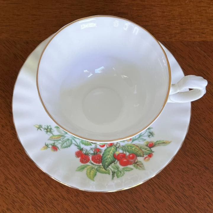 【英国ビンテージ】ロイヤルアルバート★Red Berry★C/S