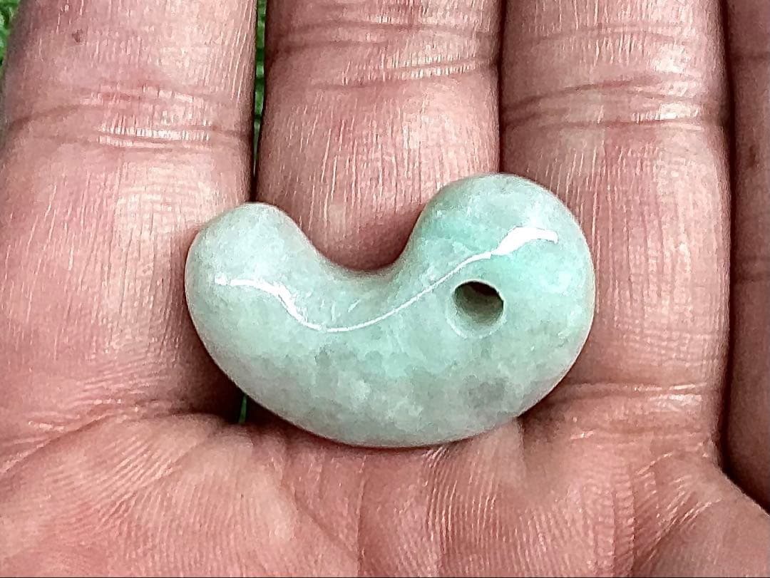 ✳極上紋様‼️ 希少玉‼️糸魚川翡翠勾玉　お身近に開運*吉祥の守護石を　鑑別書取得品
