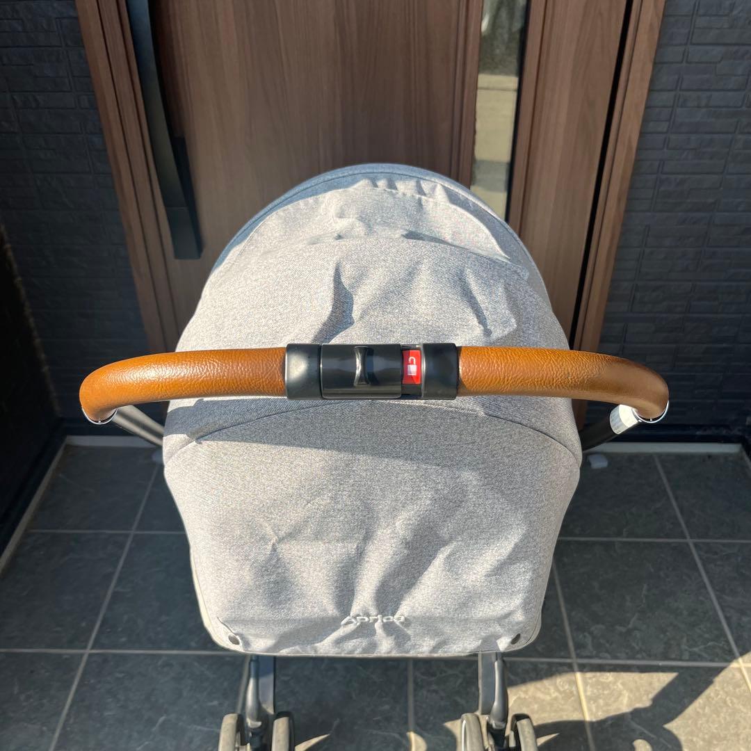 【美品】Aprica　ラクーナクッション　AC 2106241 両対面　レザー