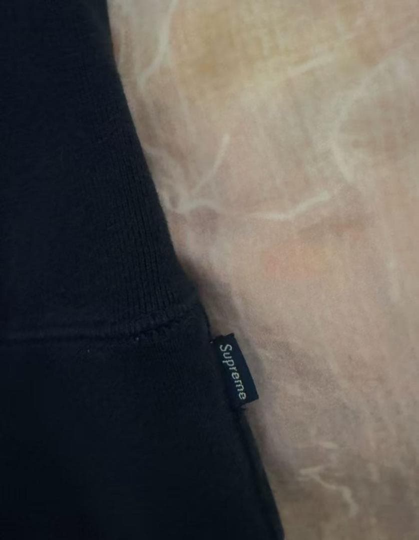 Supreme ブラック スウェットシャツ