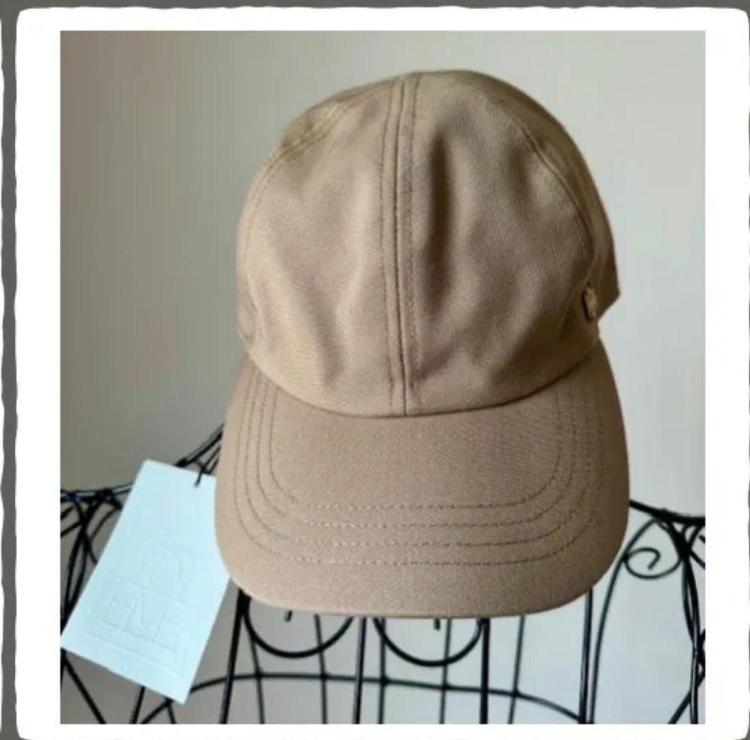 新品　totême キャップ ベージュ