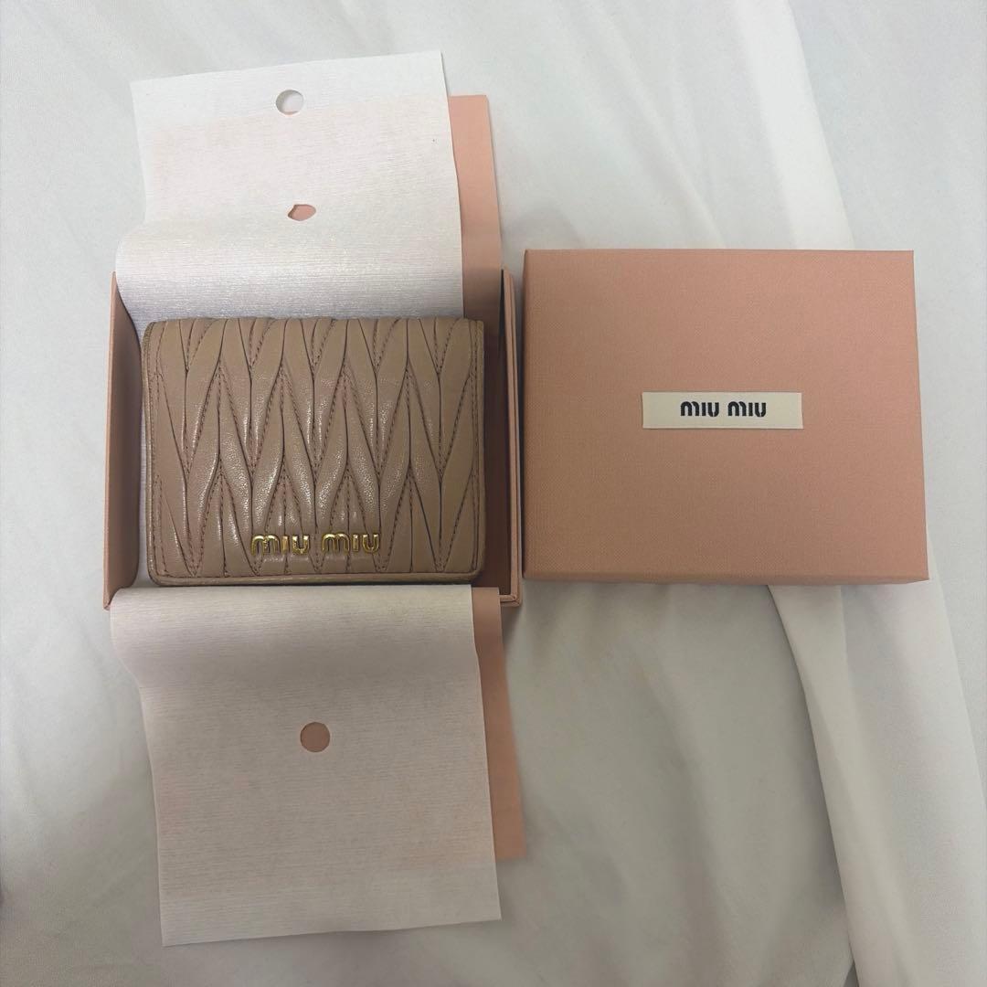 【値下げ中】miu miu マテラッセ　二つ折り財布※付属品有