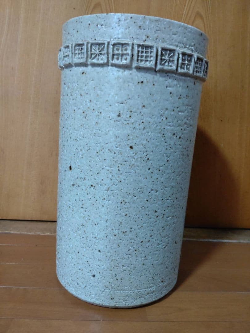 値下げしました。有田焼　岩尾磁気ベセラ陶器傘立て