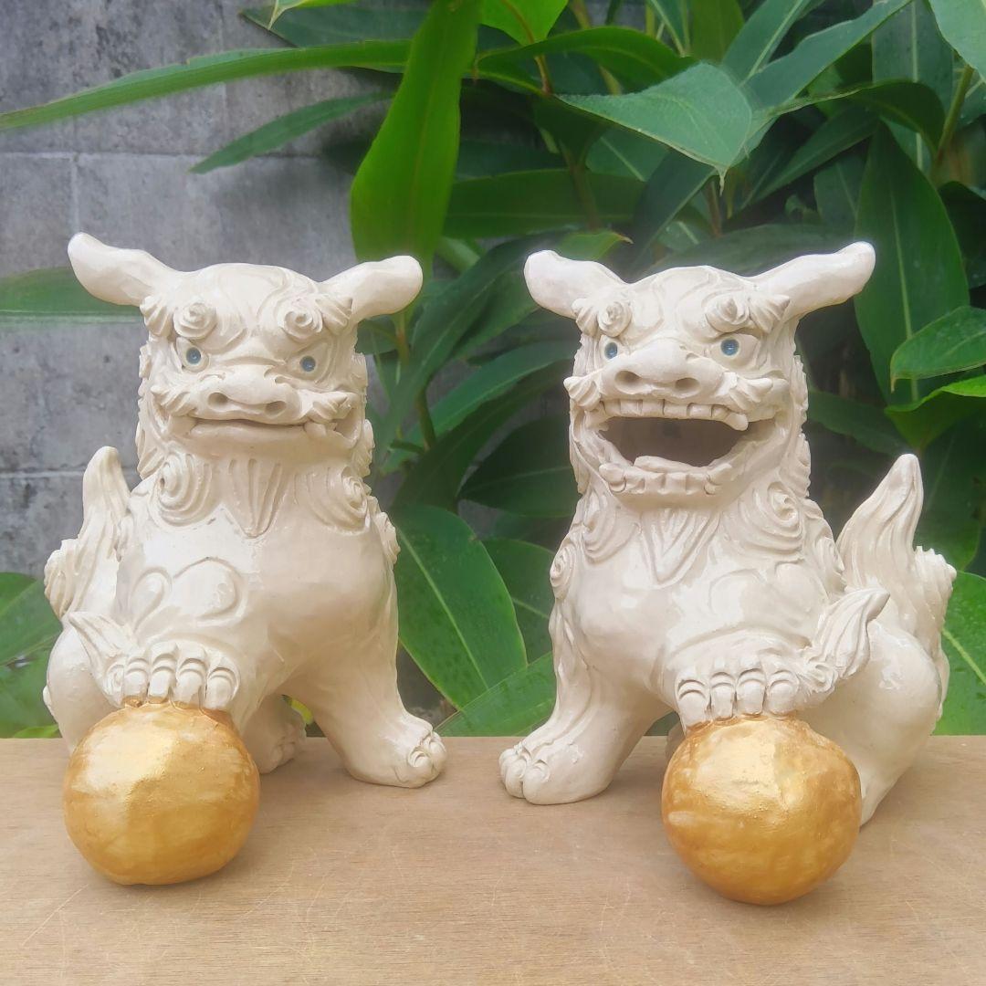 シーサー　白　玉抱き　置物　沖縄　魔除け　縁起物　陶器　やちむん