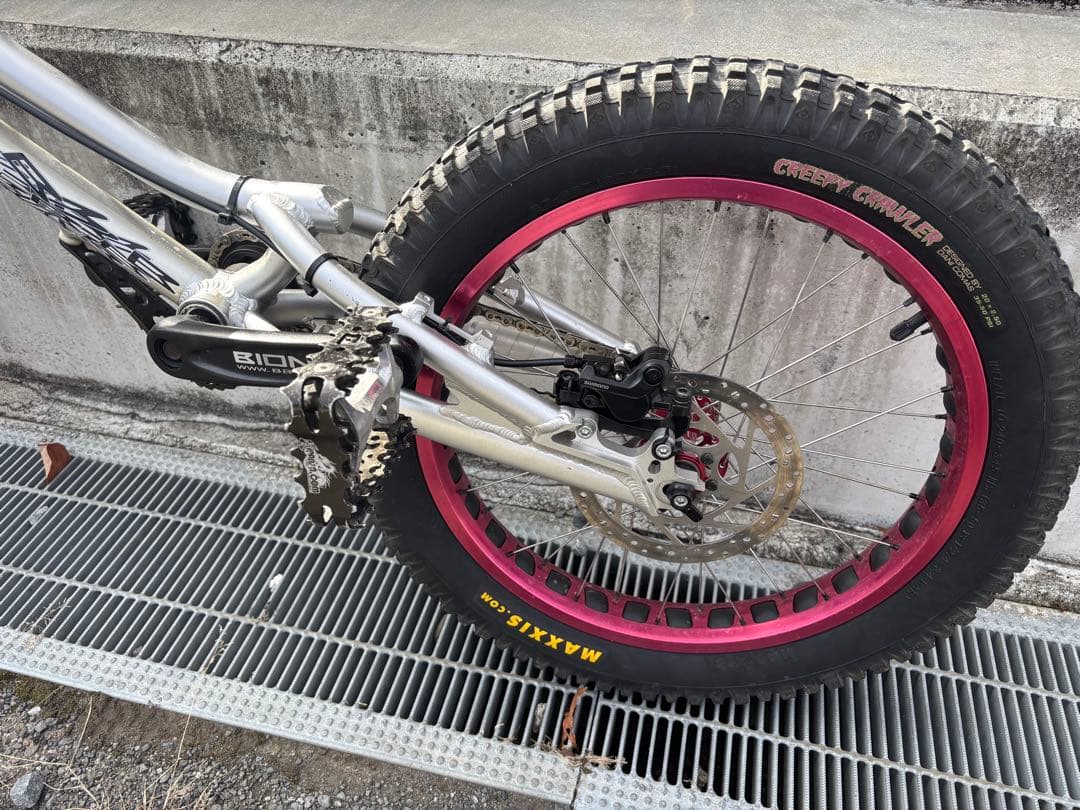 BIONIC　トライアル　２０インチ　　前後　油圧ブレーキ　中古　引き取りのみ