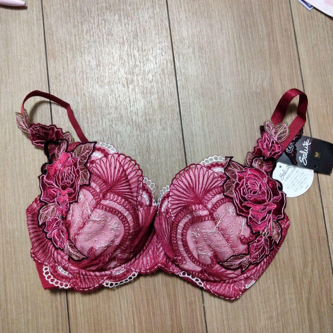 サルート　店舗限定品　薔薇刺繍 ワインレッドブラジャーF70　迎賓館グループ79