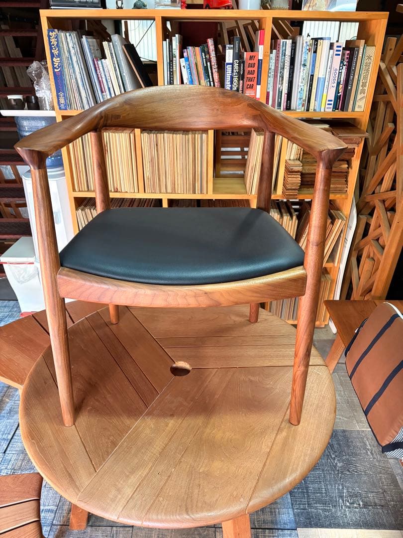 「ザ・チェアー」　ジェネリック品　ウォルナットフレーム