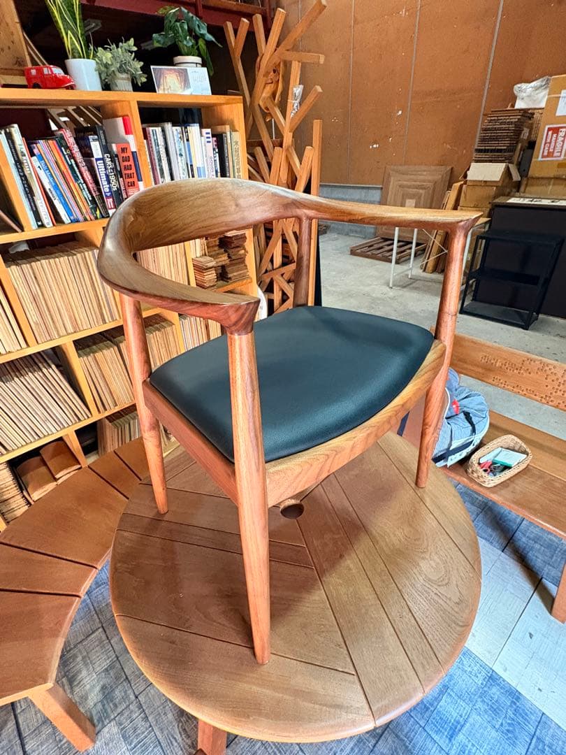 「ザ・チェアー」　ジェネリック品　ウォルナットフレーム