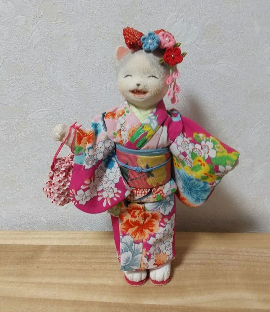 着物の猫ちゃん人形　ネコ　ねこ　ハンドメイド　古布 創作人形