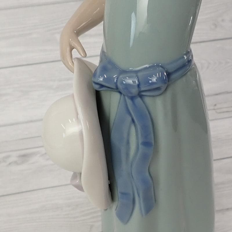 RU-5790 リヤドロ　人形　帽子　少女 20250213