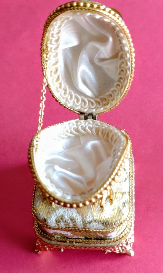 エッグアクセサリーケース