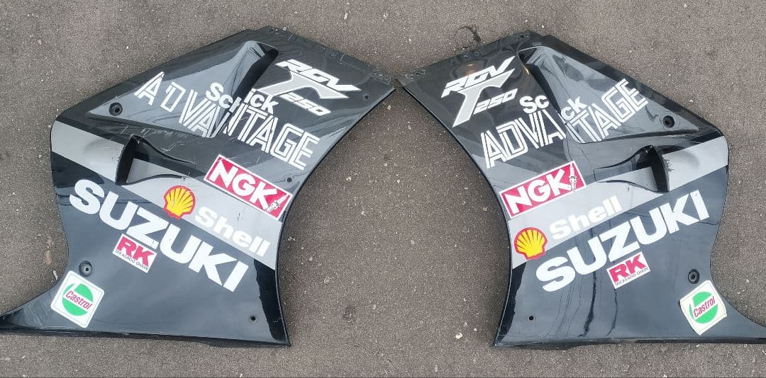 スズキ RGV250Γ カウルセット 黒 VJ21A 傷等有り 割れ無し