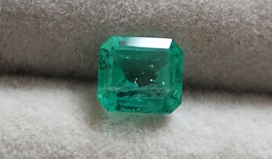 濃！！天然エメラルド 1.639ct