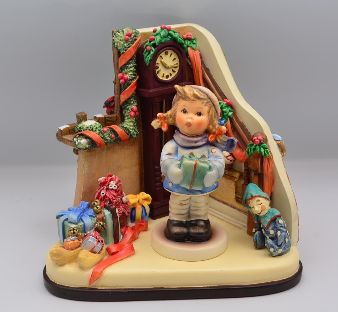 クリスマスの時期　＃1038　★フンメル　ドイツ・ゲーベル　限定品　飾り台付き