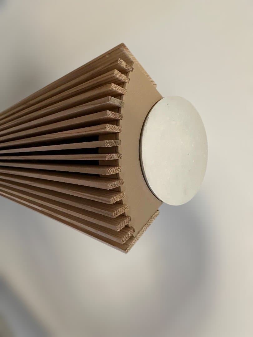 Bang & Olufsen BeoLab 8000スピーカー用の木製カバー