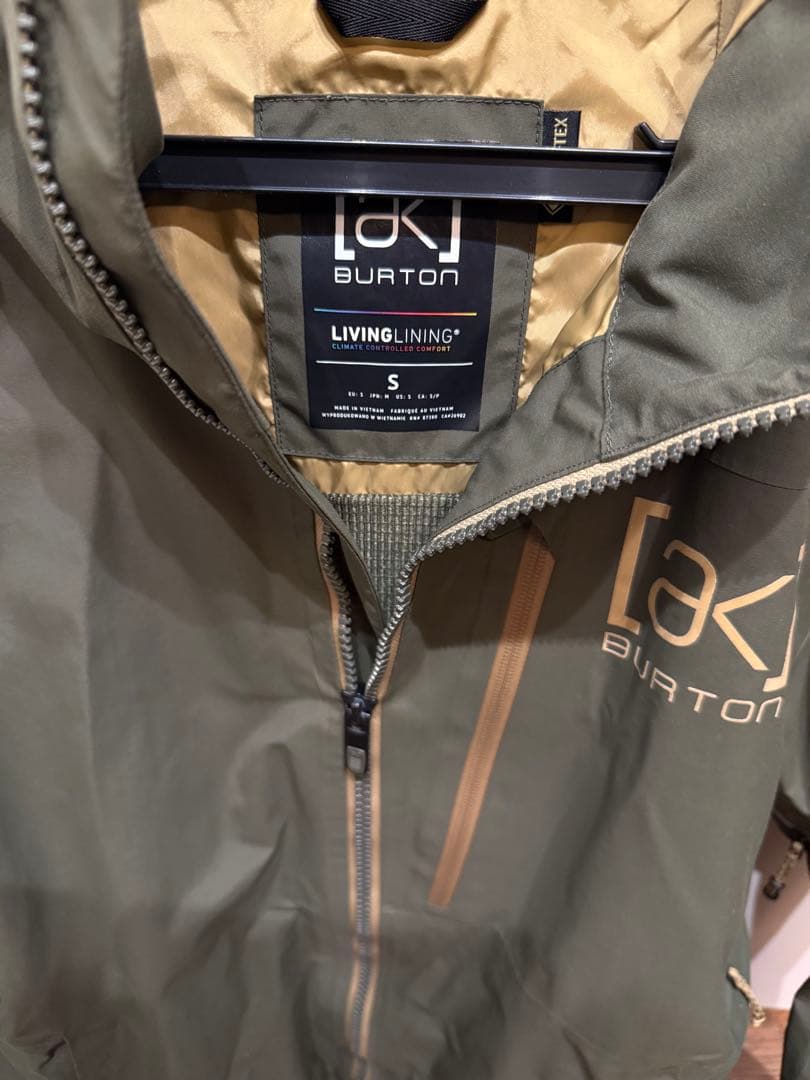 【セール】BURTON [ak] スノーボードウェア Sサイズ［美品］