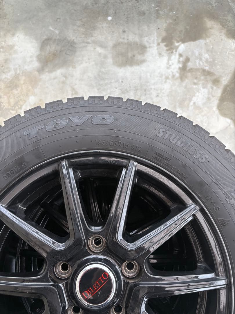 美品スタッドレスタイヤ15インチ ブラックホイール4本セット