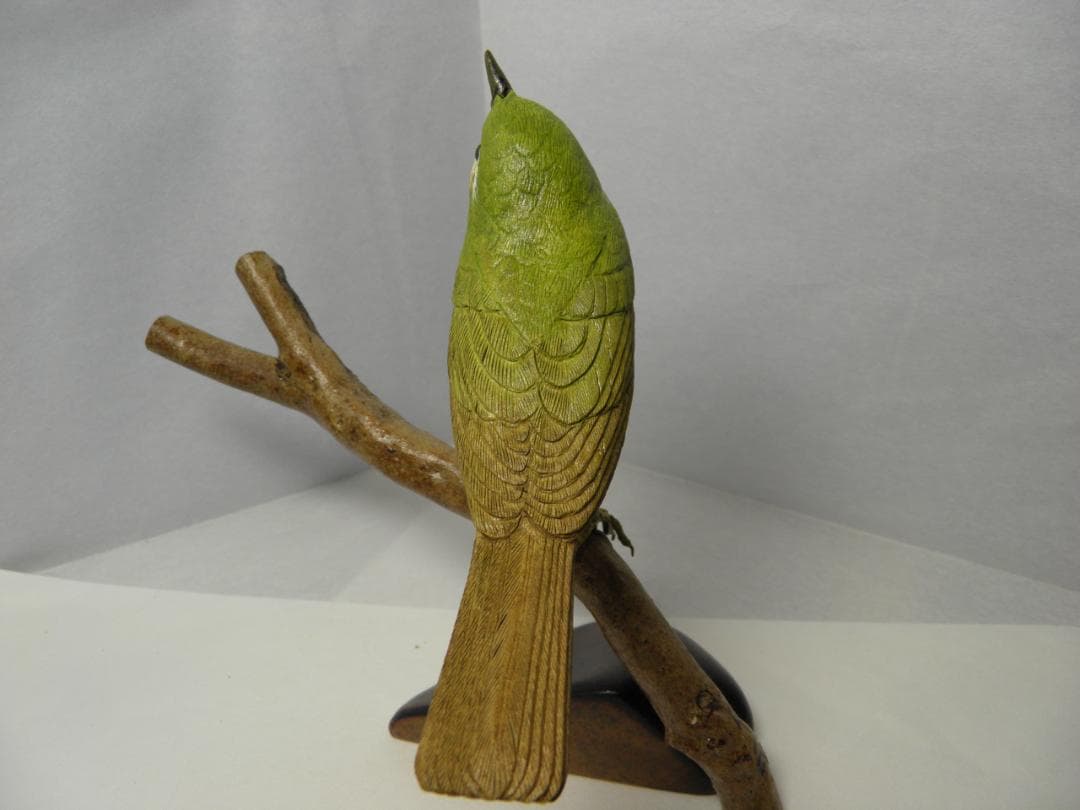 木彫りの鳥 　ウグイスの囀り